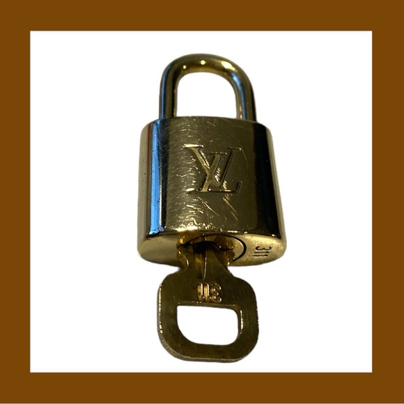 🔐Louis Vuitton Padlock & Key (#311) & 100% leather and engravable charm plate - Picture 7 of 11